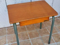 Bureau d’écolier ancien MATCO en bois et métal