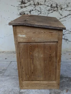 Bureau d'écolier avec rangement