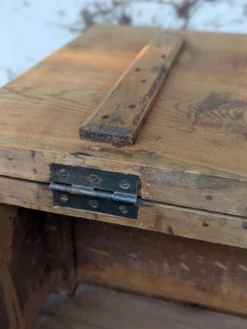 Bureau d'écolier avec rangement