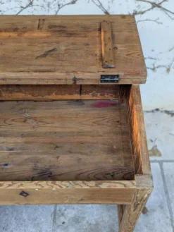 Bureau d'écolier avec rangement