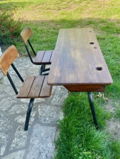 Bureau d’écolier double vintage en bois et métal tubulaire noir – Années 60