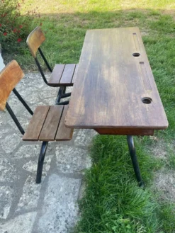 Bureau d’écolier double vintage en bois et métal tubulaire noir – Années 60