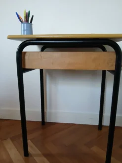 Bureau d'écolier en bois, restauré