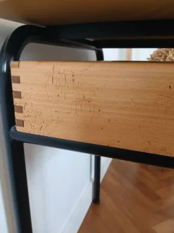 Bureau d'écolier en bois, restauré
