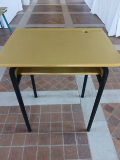 Bureau d'écolier en bois, restauré