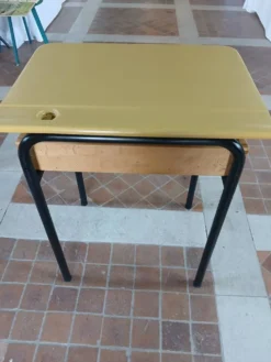 Bureau d'écolier en bois, restauré