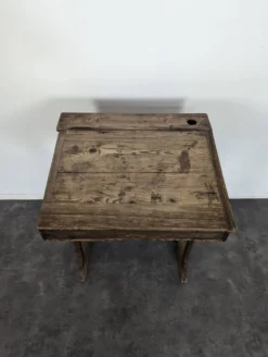 Bureau d'écolier en sapin