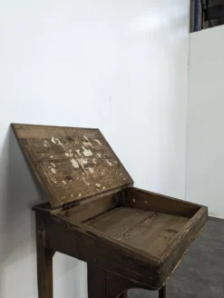 Bureau d'écolier en sapin