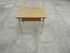 Bureau d’écolier et sa chaise assortie, année 70