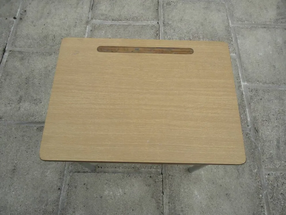 Bureau d’écolier et sa chaise assortie, année 70