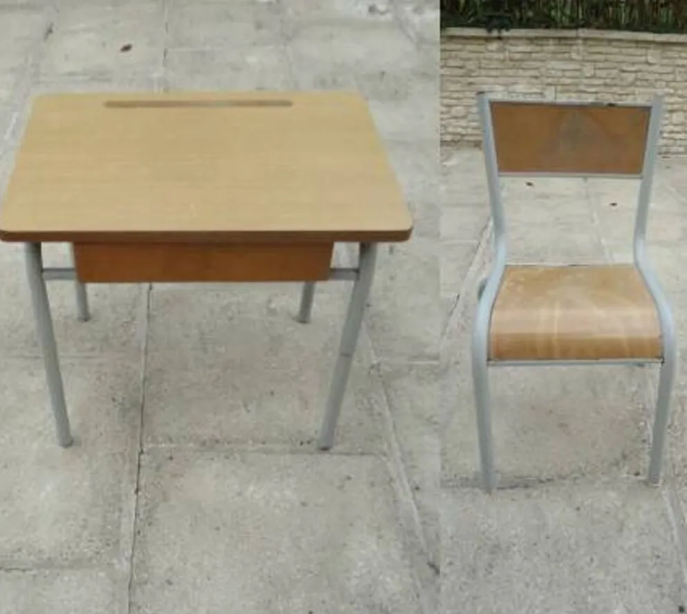 Bureau d’écolier et sa chaise assortie, année 70