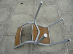 Bureau d’écolier et sa chaise assortie, année 70