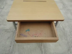 Bureau d’écolier et sa chaise assortie, année 70