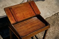 Bureau d'écolier et son boulier, années 1930