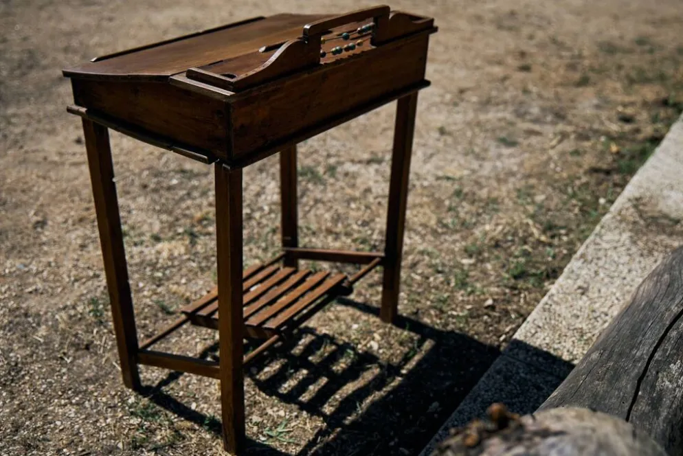 Bureau d'écolier et son boulier, années 1930