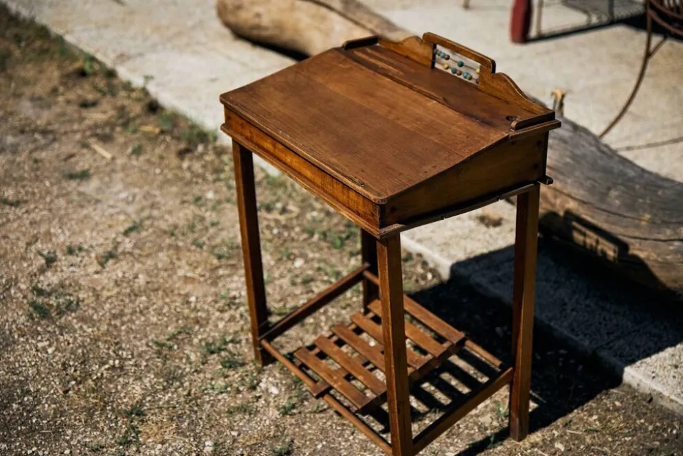 Bureau d'écolier et son boulier, années 1930