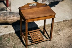 Bureau d'écolier et son boulier, années 1930