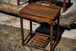 Bureau d'écolier et son boulier, années 1930