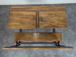 Bureau d'écolier moderniste