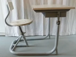 Bureau d'écolier réglable