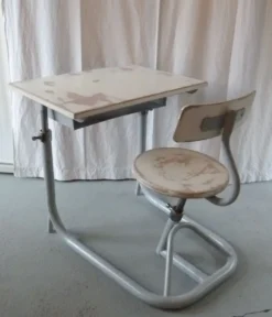 Bureau d'écolier réglable