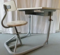 Bureau d'écolier réglable
