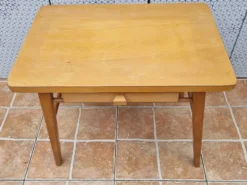 Bureau d’écolier vintage en bois clair – Modèle Baumann, années 50-60