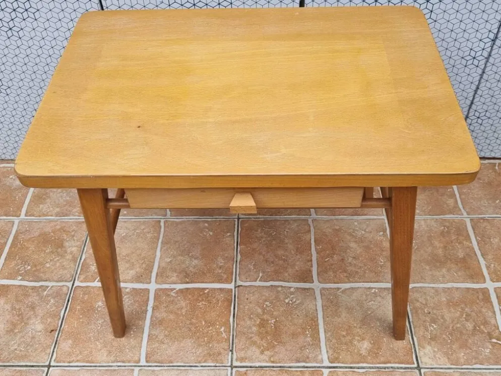 Bureau d’écolier vintage en bois clair – Modèle Baumann, années 50-60