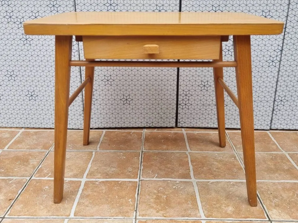 Bureau d’écolier vintage en bois clair – Modèle Baumann, années 50-60