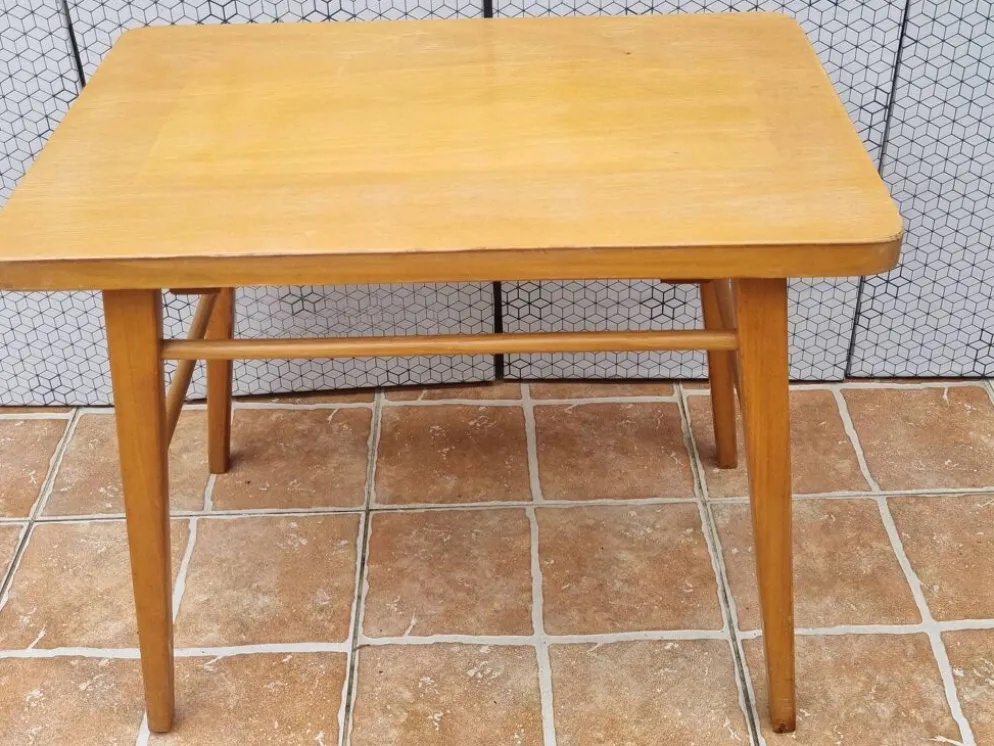 Bureau d’écolier vintage en bois clair – Modèle Baumann, années 50-60