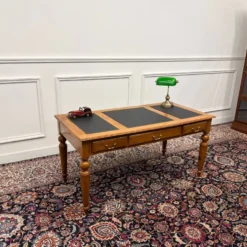 Bureau d'écriture anglais classique en cuir noir
