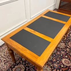Bureau d'écriture anglais classique en cuir noir