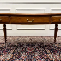 Bureau d'écriture anglais classique en cuir noir
