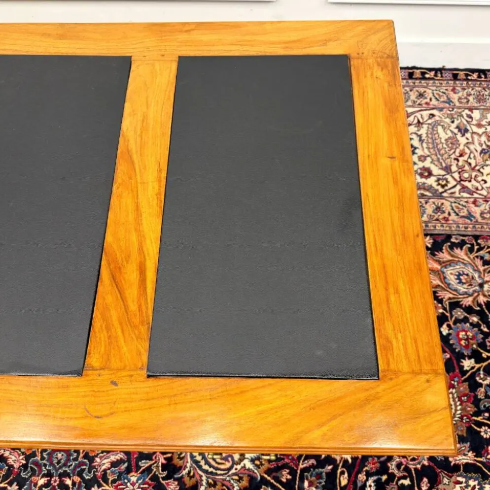 Bureau d'écriture anglais classique en cuir noir