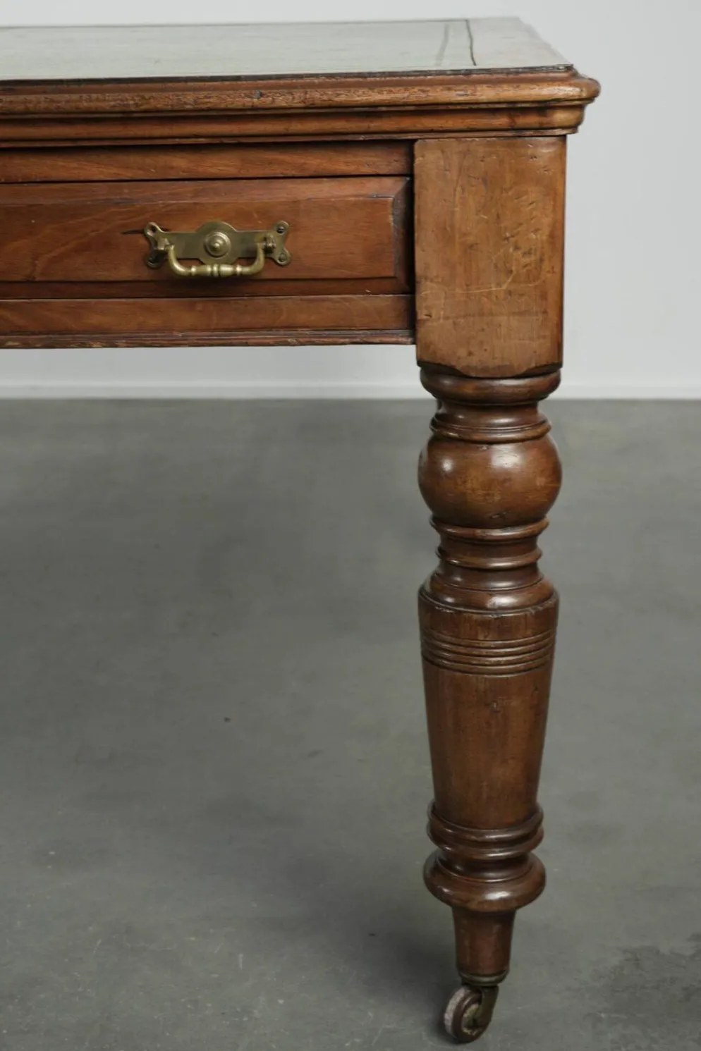 Bureau d'écriture antique anglais original du 19ème siècle.