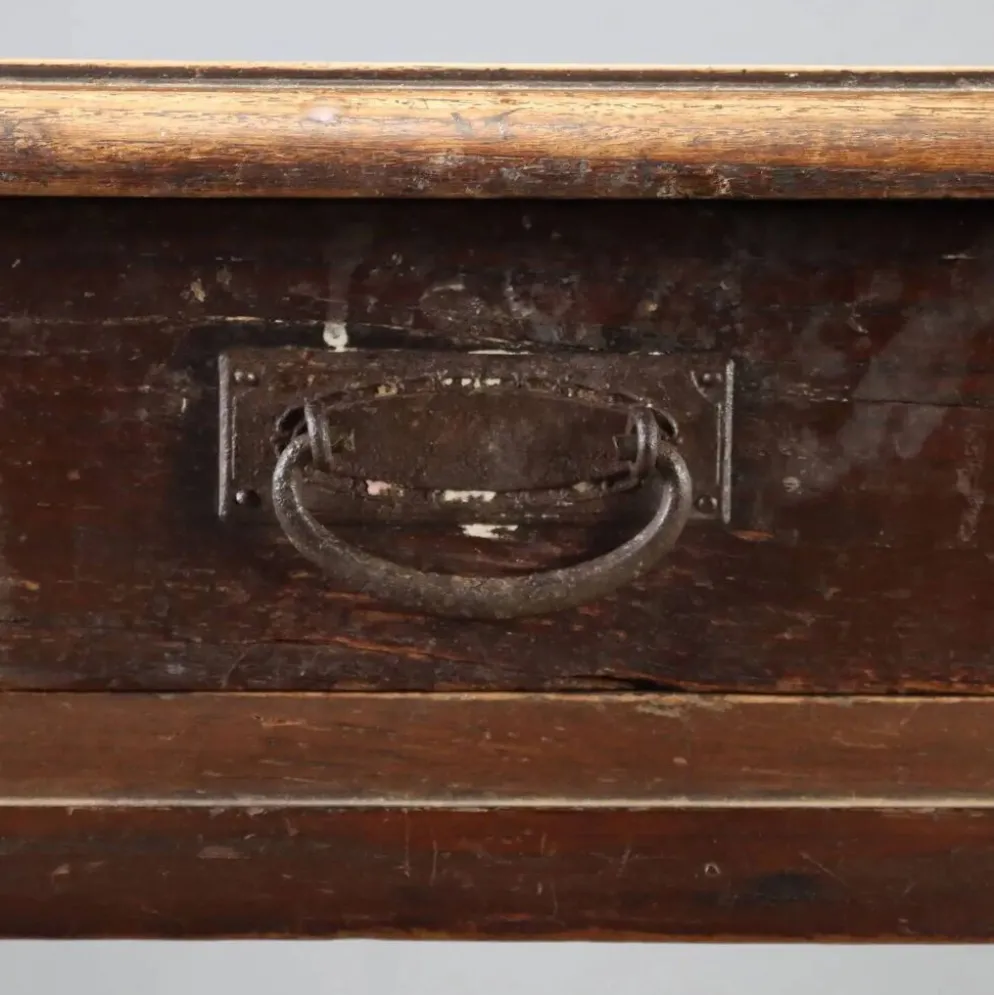 Bureau d’écriture en noyer avec pieds tournés - Italie XIXe siècle