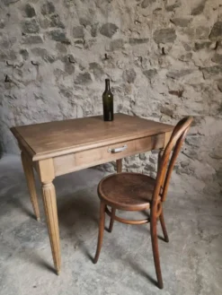 Bureau d'écriture français vintage en chêne avec chaise bistrot en hêtre, vers 1930