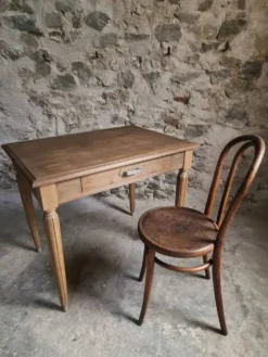 Bureau d'écriture français vintage en chêne avec chaise bistrot en hêtre, vers 1930