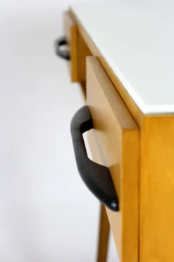 Bureau d'écriture moderne du milieu du siècle restauré de Up Zavody, années 1960