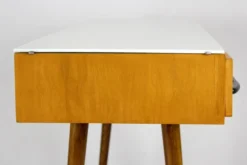 Bureau d'écriture moderne du milieu du siècle restauré de Up Zavody, années 1960