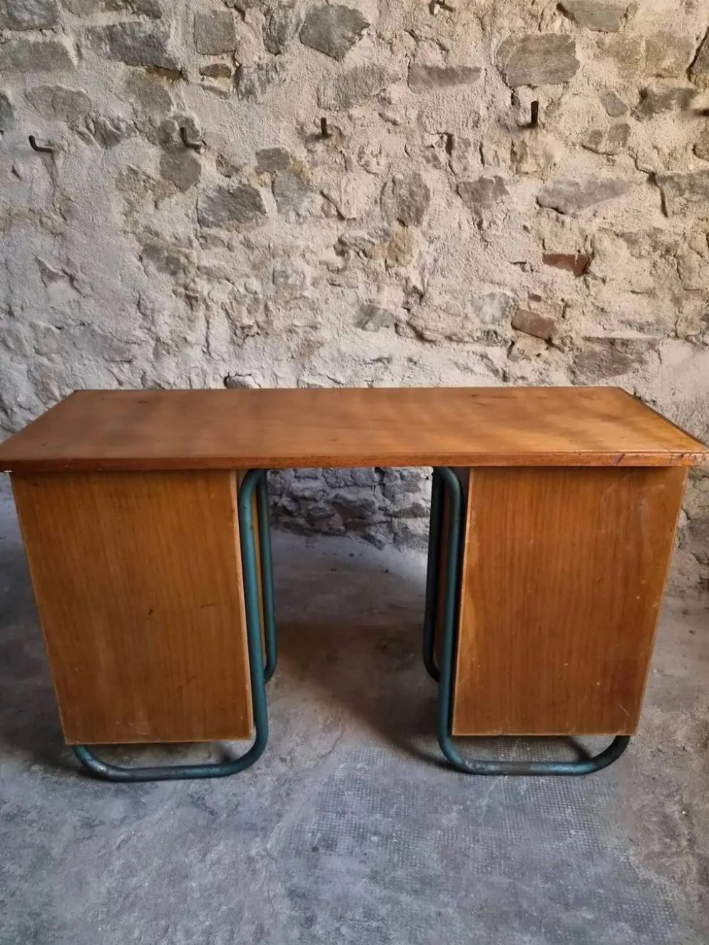Bureau d'écriture moderniste français en hêtre et acier tubulaire, années 1930