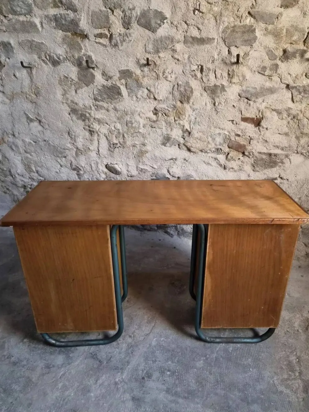 Bureau d'écriture moderniste français en hêtre et acier tubulaire, années 1930