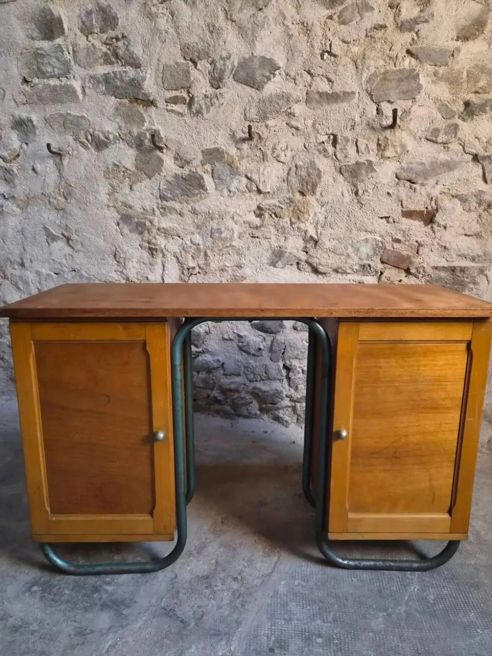 Bureau d'écriture moderniste français en hêtre et acier tubulaire, années 1930