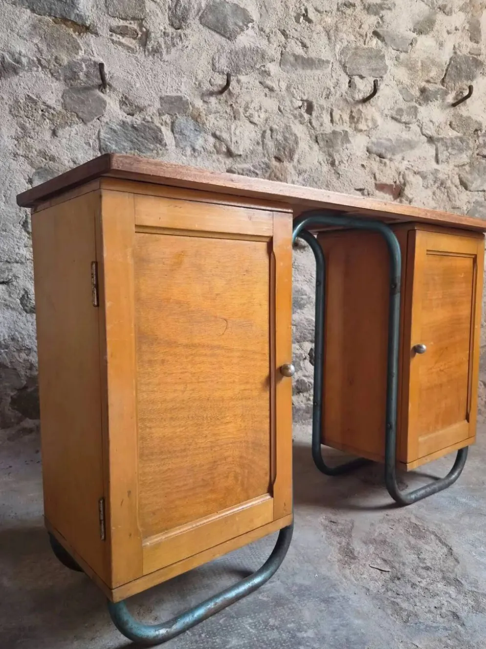 Bureau d'écriture moderniste français en hêtre et acier tubulaire, années 1930