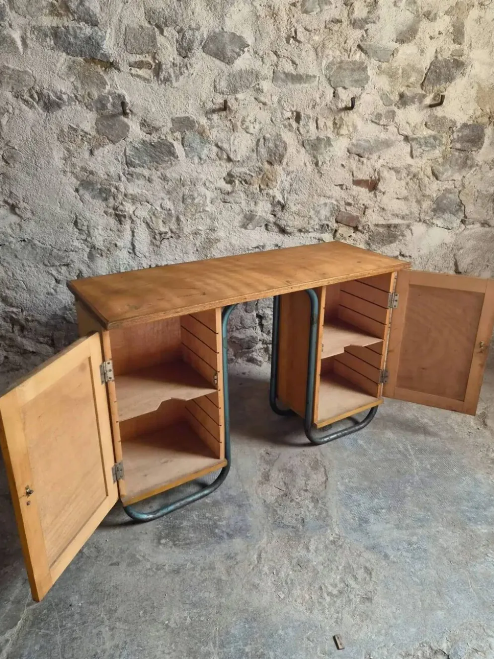 Bureau d'écriture moderniste français en hêtre et acier tubulaire, années 1930