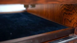 Bureau de bijoutier sur mesure des années 1970