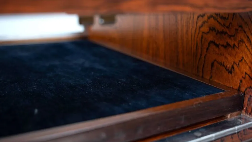 Bureau de bijoutier sur mesure des années 1970