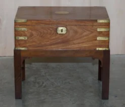 Bureau de campagne militaire en bois dur antique avec pente d'écriture