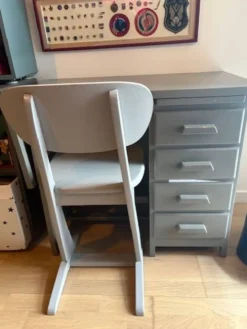 Bureau de comptable et sa chaise a patins de chez laurette