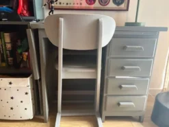 Bureau de comptable et sa chaise a patins de chez laurette